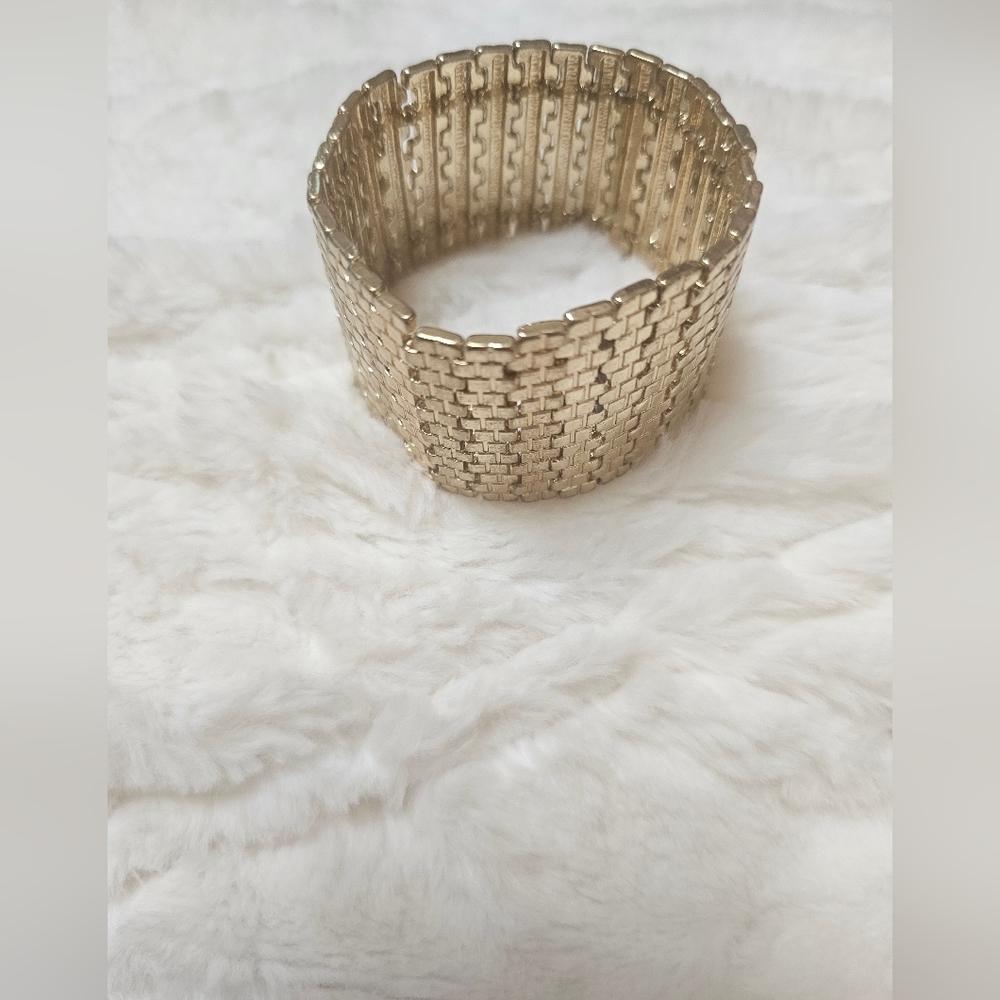 GOLD SLIP-ON BRACELET